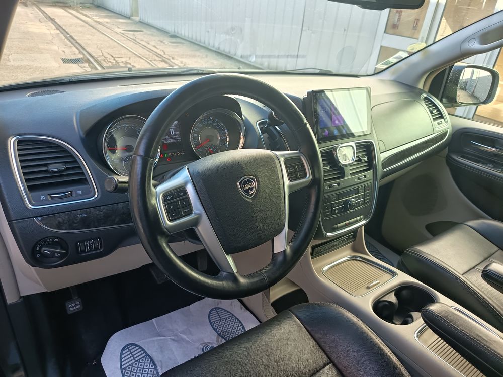 VOYAGER Voyager 2.8 Multijet II 163 ch Gold A 2012 occasion 91100 Corbeil-Essonnes
