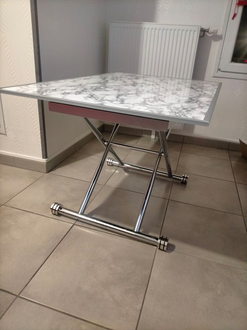 TABLE RELEVABLE Meubles