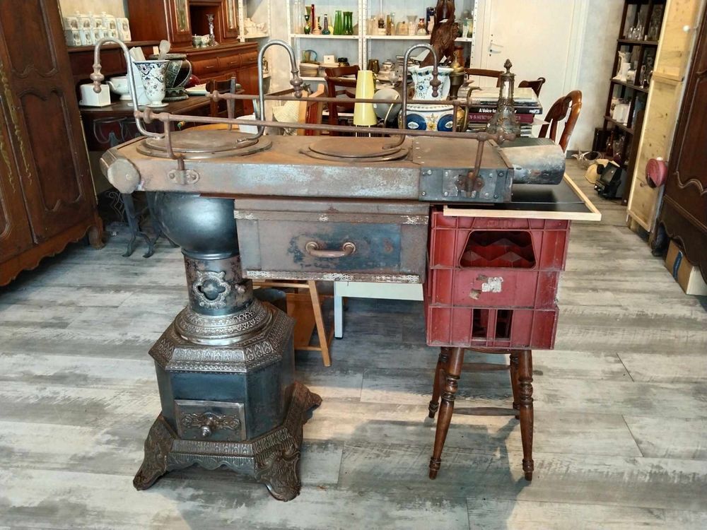 Po&ecirc;le &agrave; charbon. D�coration