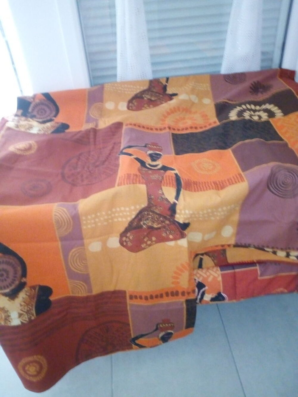 housse de couette africaine neuve.
220 x 240.cm. Décoration