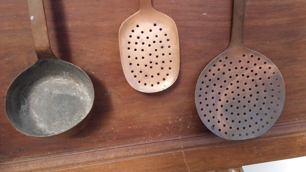 Louche et &eacute;cumoires d'&eacute;poque en cuivre massif
Photos/Video/TV