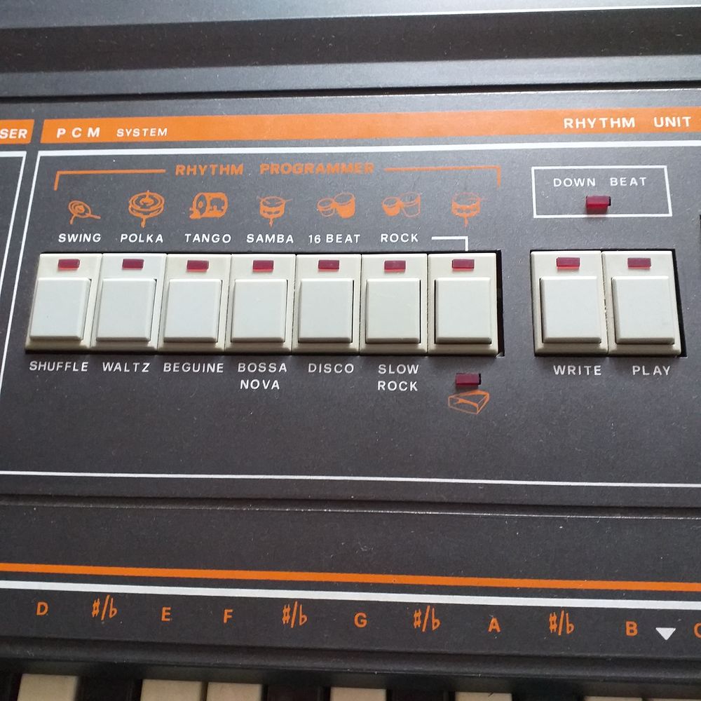 Synth&eacute;tiseur &Eacute;lectronique fudji 5 X 200 Instruments de musique