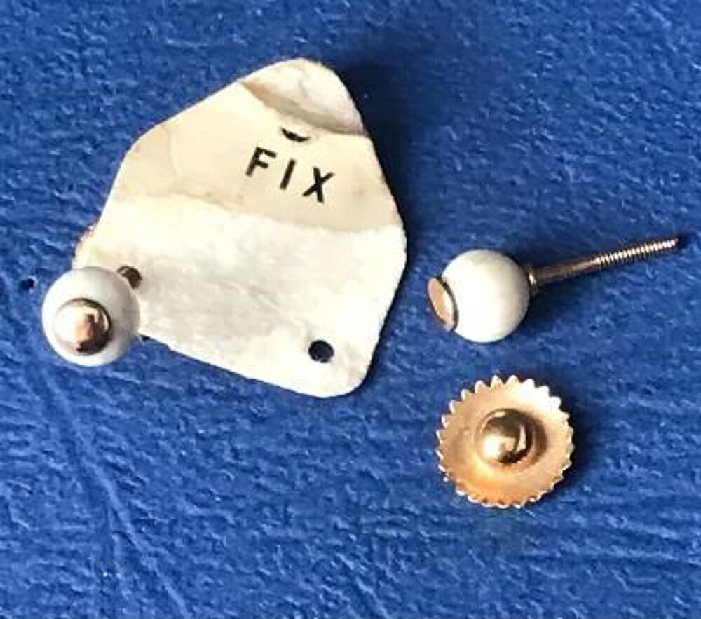 Anciennes Boucles oreilles en plaqu&eacute; OR Fix perle ivoire Bijoux et montres