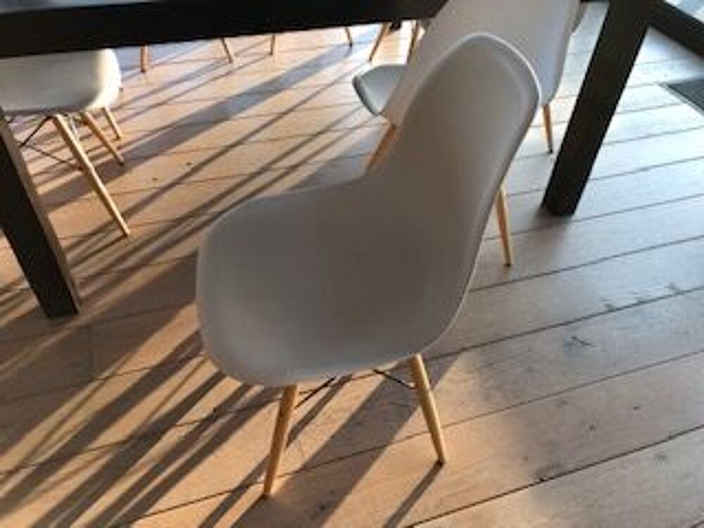 TABLE NOYER ET PLATEAU CENTRAL PIERRE + 8 CHAISES EAMES Meubles