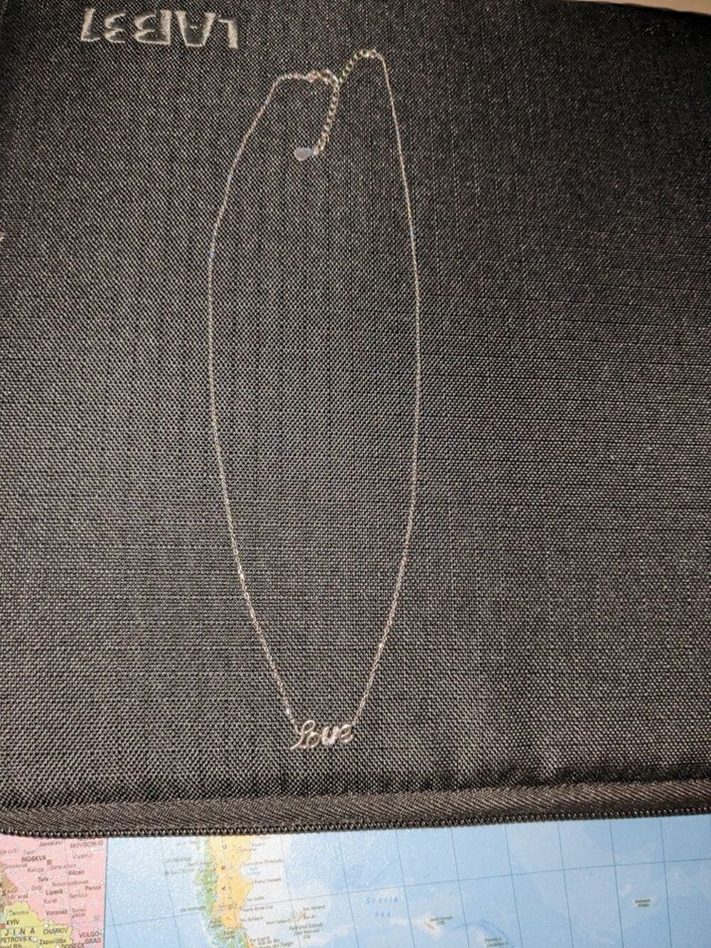 collier love Bijoux et montres