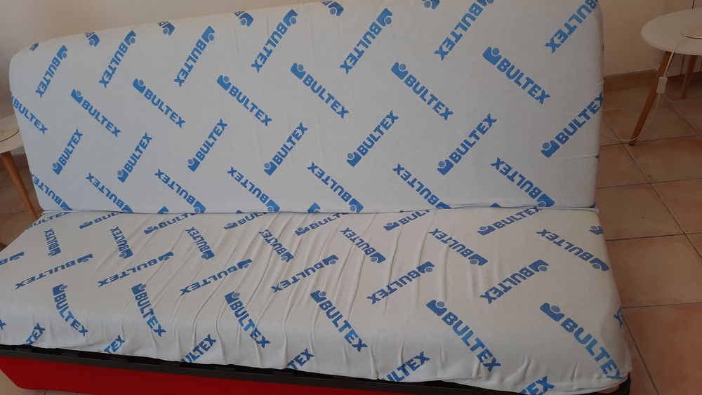 ? Canap&eacute; Clic-Clac quasi neuf + Matelas Bultex ?
Meubles