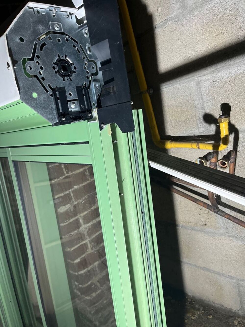 Fen&ecirc;tre Alu laqu&eacute; vert 1300 x 1250 volets rideaux Bricolage