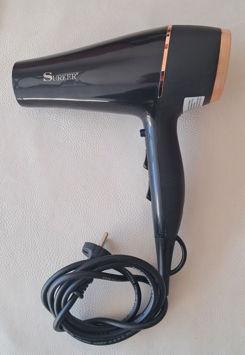 s&egrave;che cheveux marque Surker 
mod&egrave;le SK-63 
puissance 3000 w Electroménager