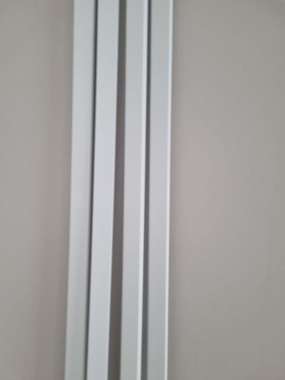 4 baguettes &eacute;lectriques plastique sans s&eacute;paration Bricolage