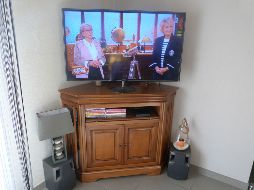 meuble t&eacute;l&eacute; d'angle +table basse Meubles