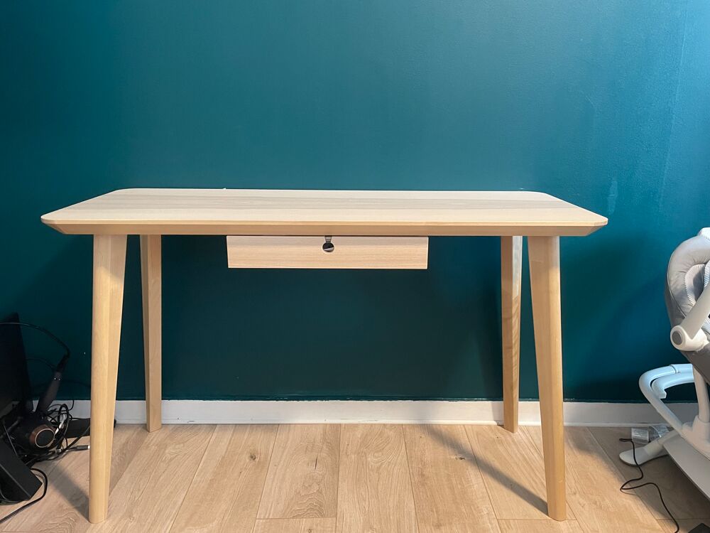 Bureau IKEA avec un tiroir Meubles