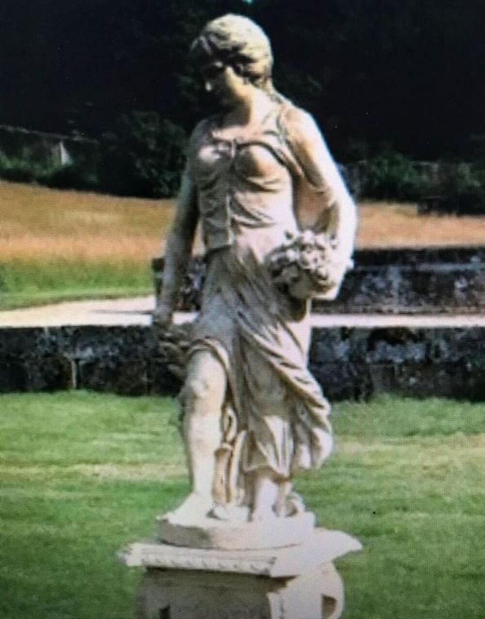Cherche statue de pierre ou de fonte Jardin