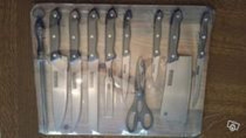 ancien couteau manuel et lot de couteaux neufs Cuisine