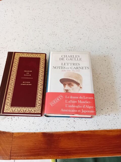 2 livres sur CHARLES DE GAULLE 15 Combrée (49)