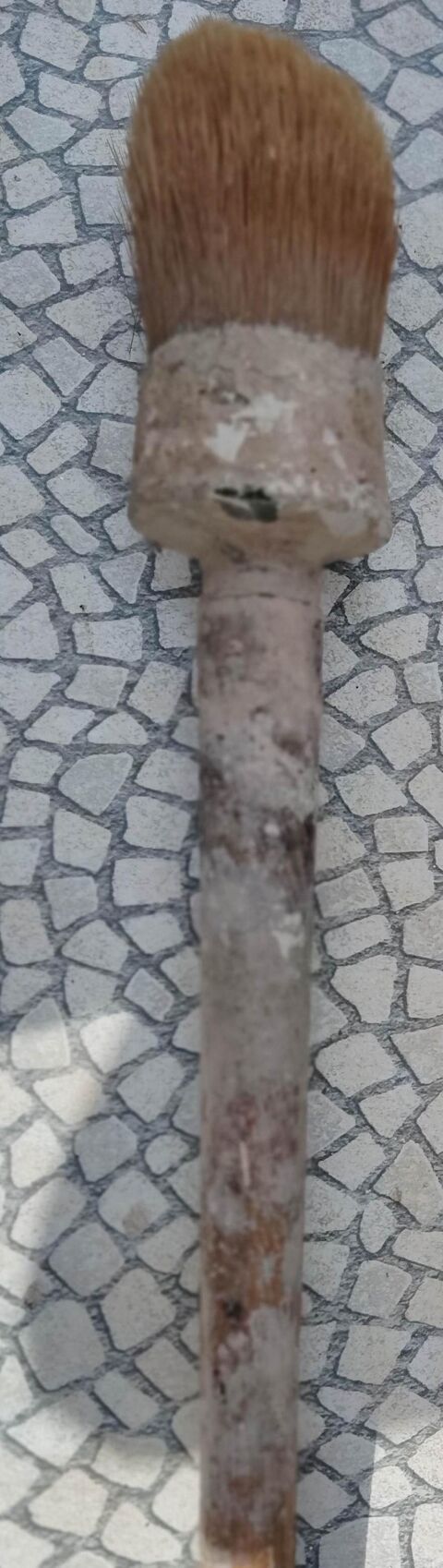 brosse  badigeon diamtre 50mm ayant servi
3 Pontoise (95)
