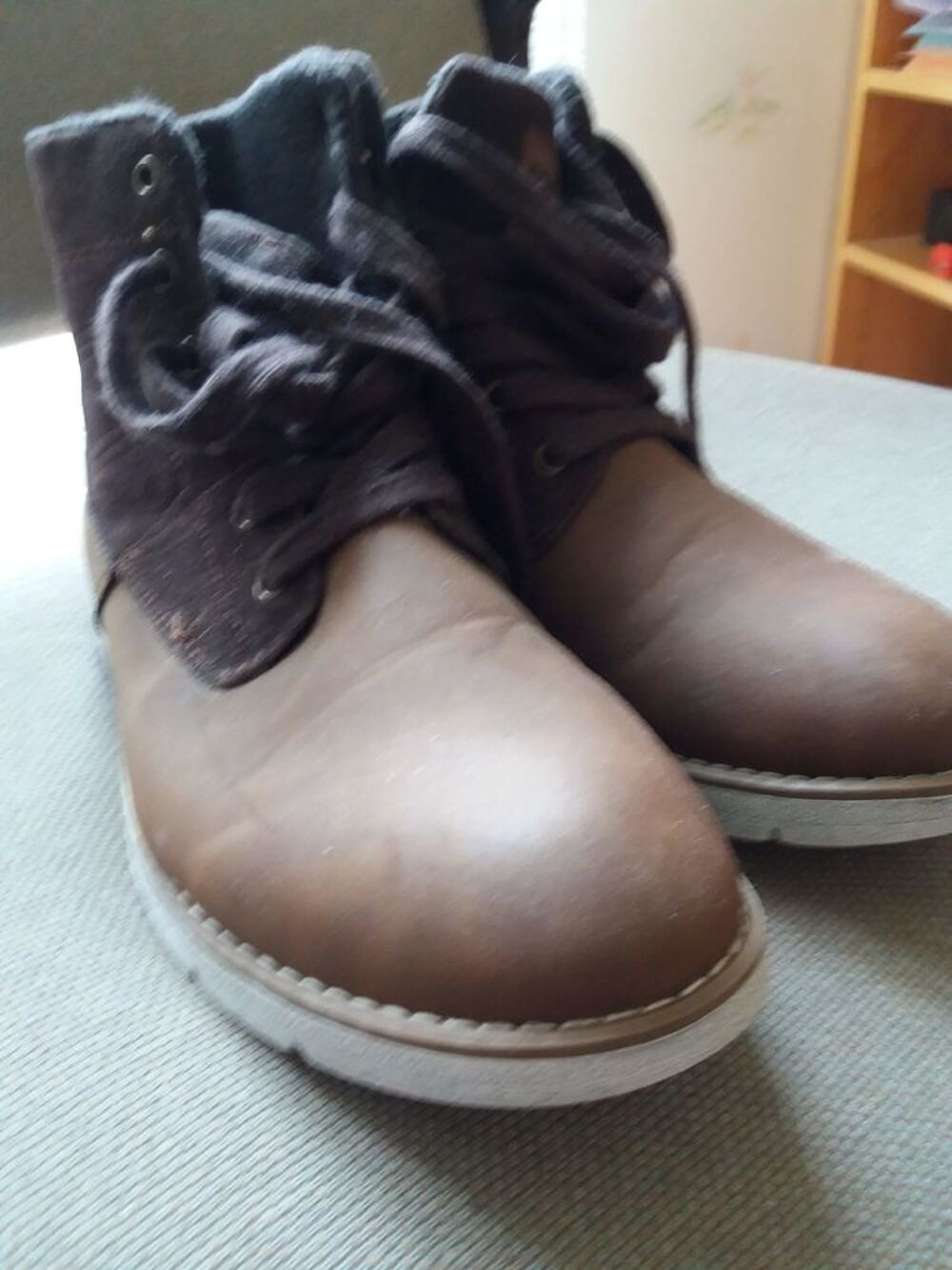 chaussures montantes
achet&eacute;es trop petites
taille 41 Chaussures