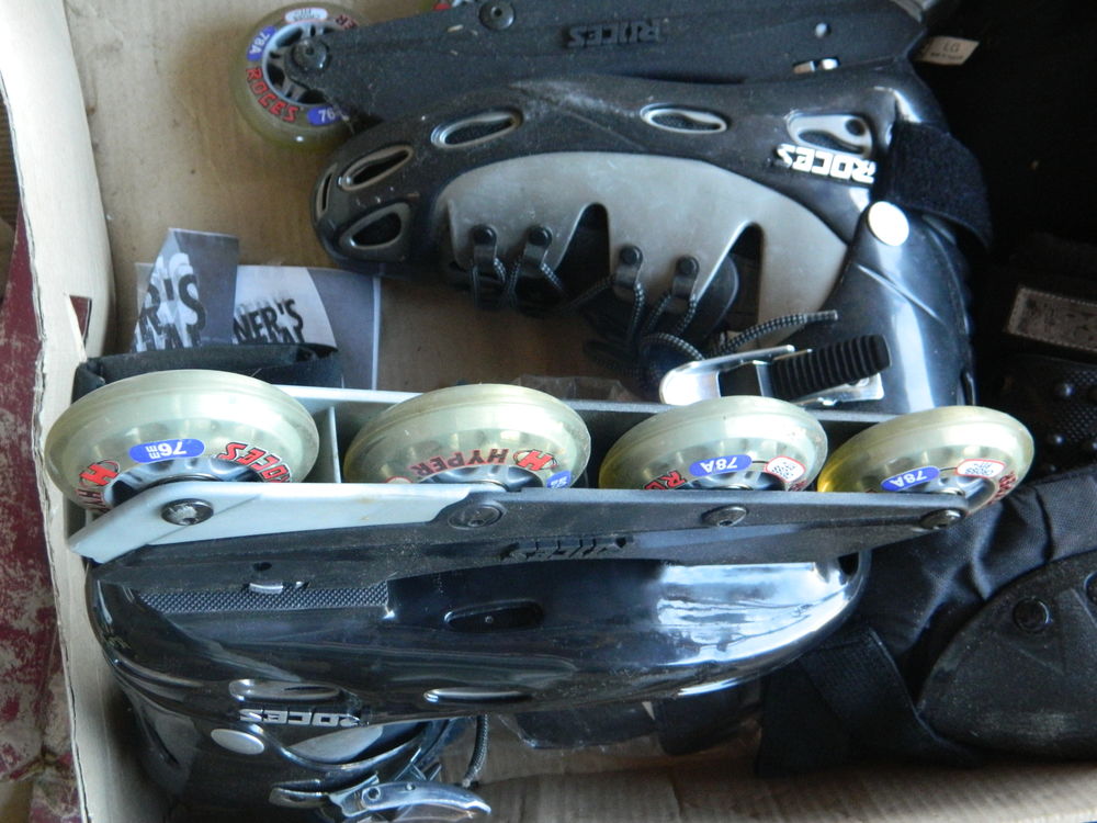 UNE PAIRE DE ROLLERS EN ETAT NEUF Jeux / jouets