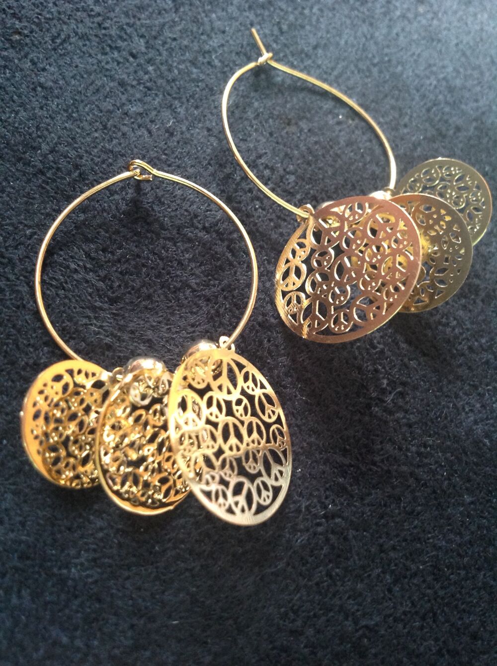 BOUCLES OREILLES DOR&Eacute;E PEACE &amp; LOVE Envoi Possible
Bijoux et montres