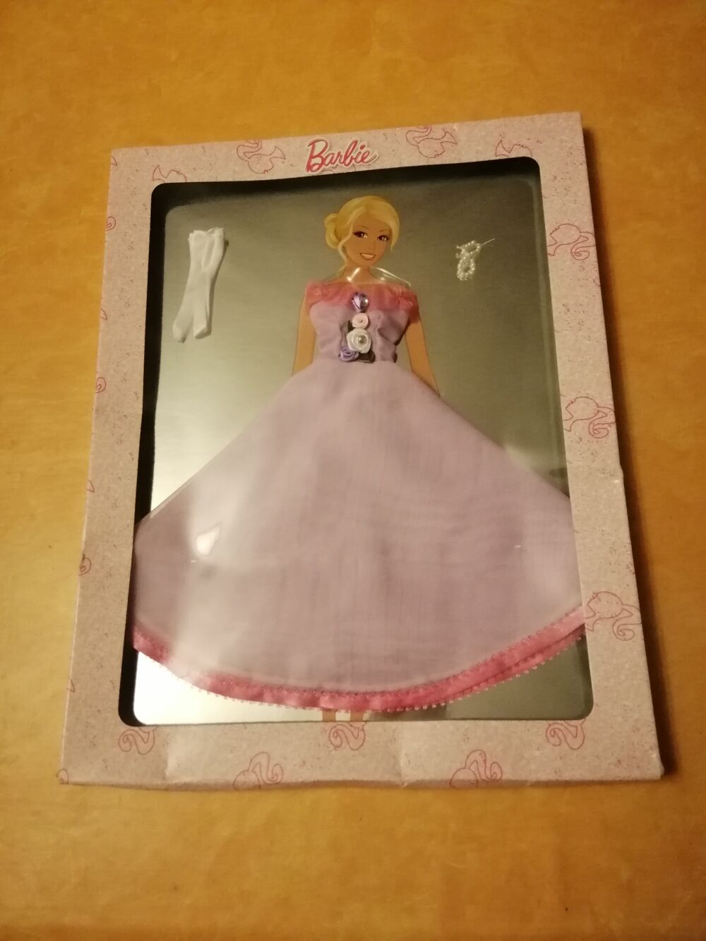 ROBE "BARBIE " NEUVE SOUS EMBALLAGE 
