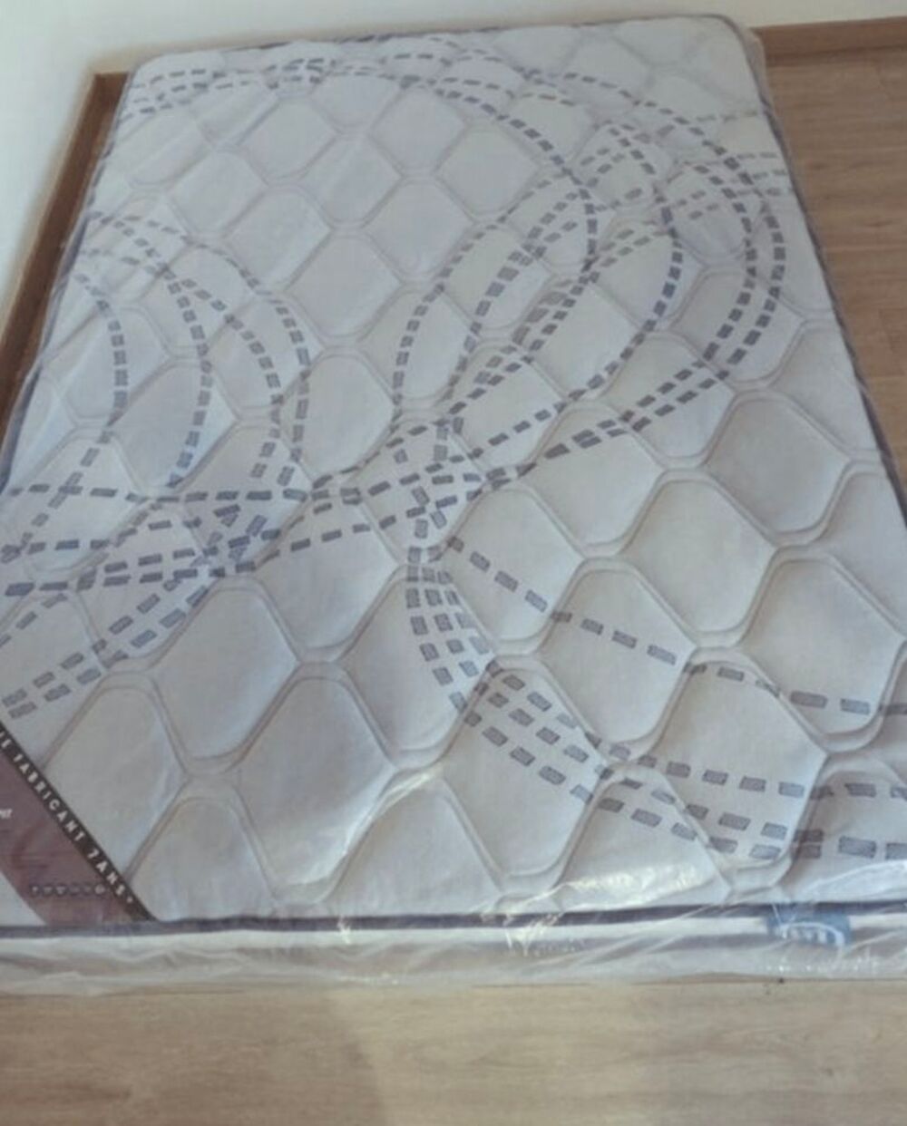 Matelas M&eacute;rinos Scopit en latex neuf Meubles