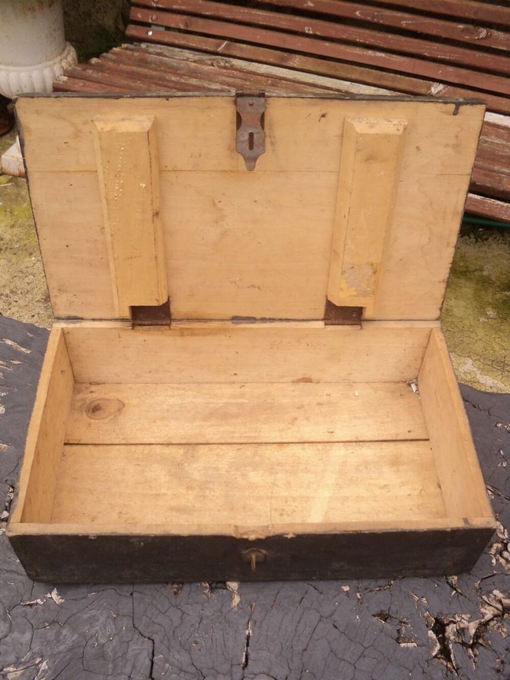 Ancienne Caisse Bois Outils ou Munitions Militaire. 