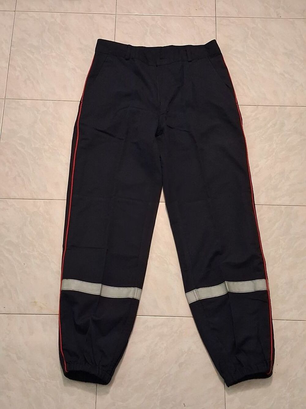 PANTALONS DE TRAVAIL SAPEUR POMPIER NEUFS Vêtements