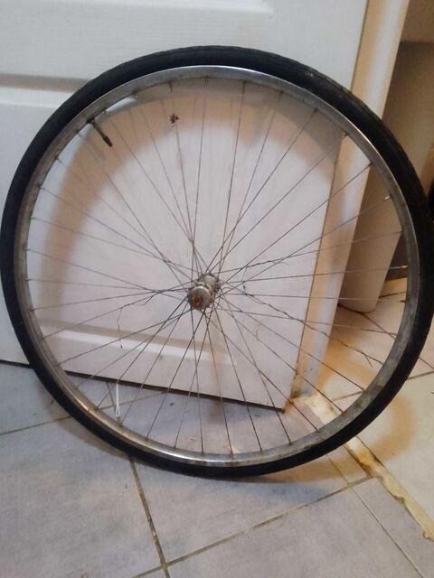 un roux de un pneu de v�lo deal ville 6 Saint-Cyr-sur-Loire (37)