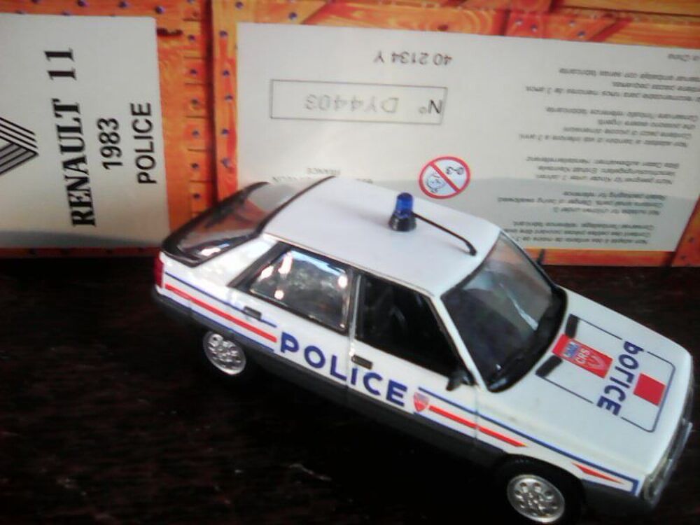 Voiture Renault 11 1983 Police Norev 1/43 Mod&egrave;le r&eacute;duit. 
