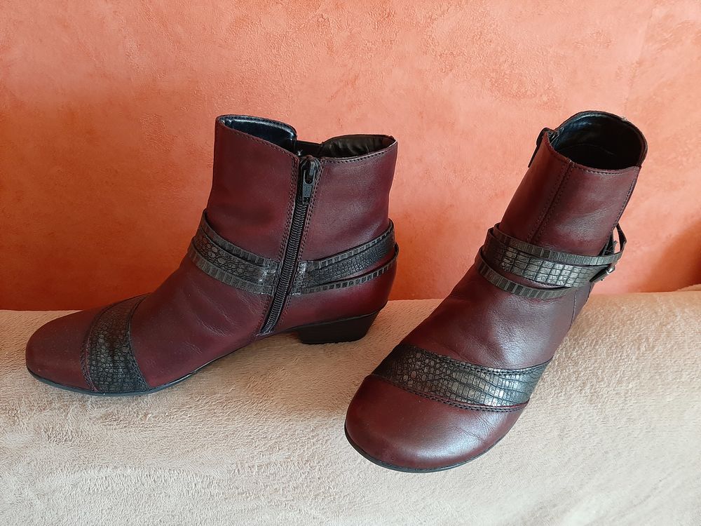 Bottines femme marque Remonte en cuir bordeau noir
Chaussures