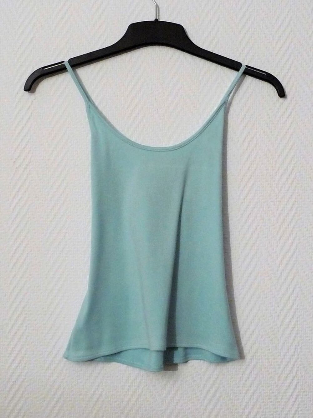 Top/ Tee Shirt Bleu Ciel &agrave; Bretelles Crois&eacute;es dans le Dos Vêtements