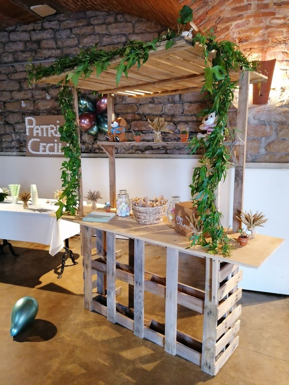 bar en palette pour &eacute;v&eacute;nements familiaux. Meubles