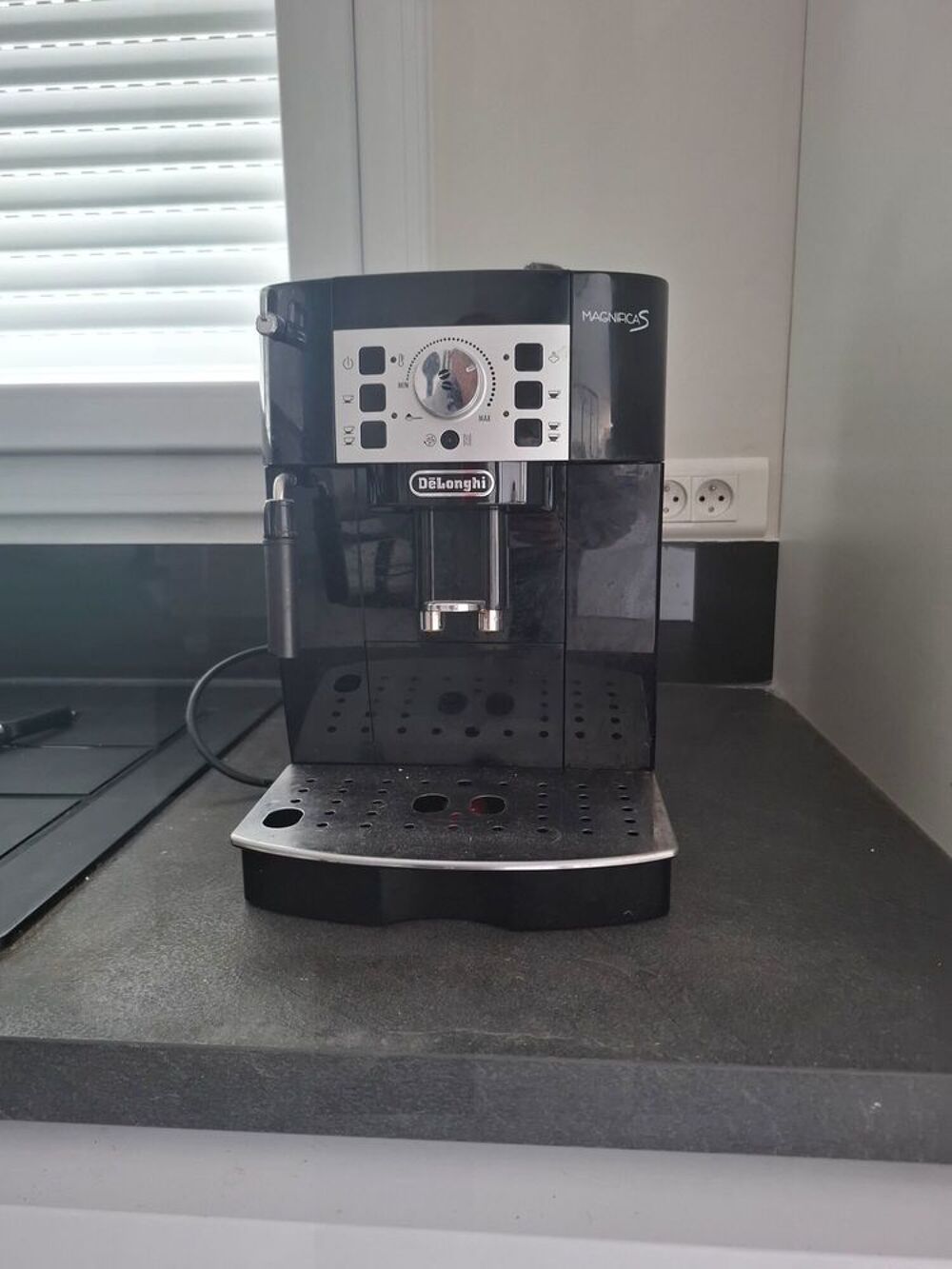 machine &agrave; caf&eacute; DELONGHI Magnifica S Electroménager