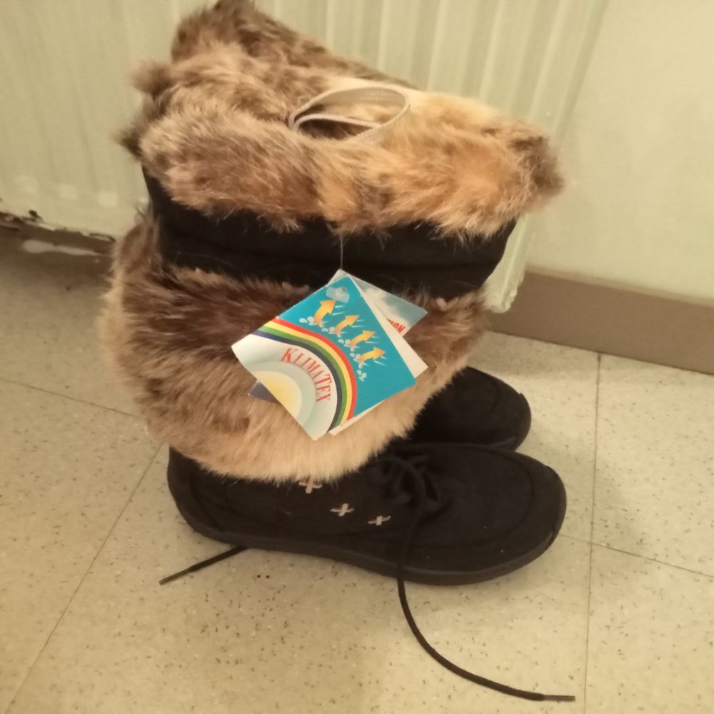 Botte fourrure pour la neige quasi neuf Chaussures