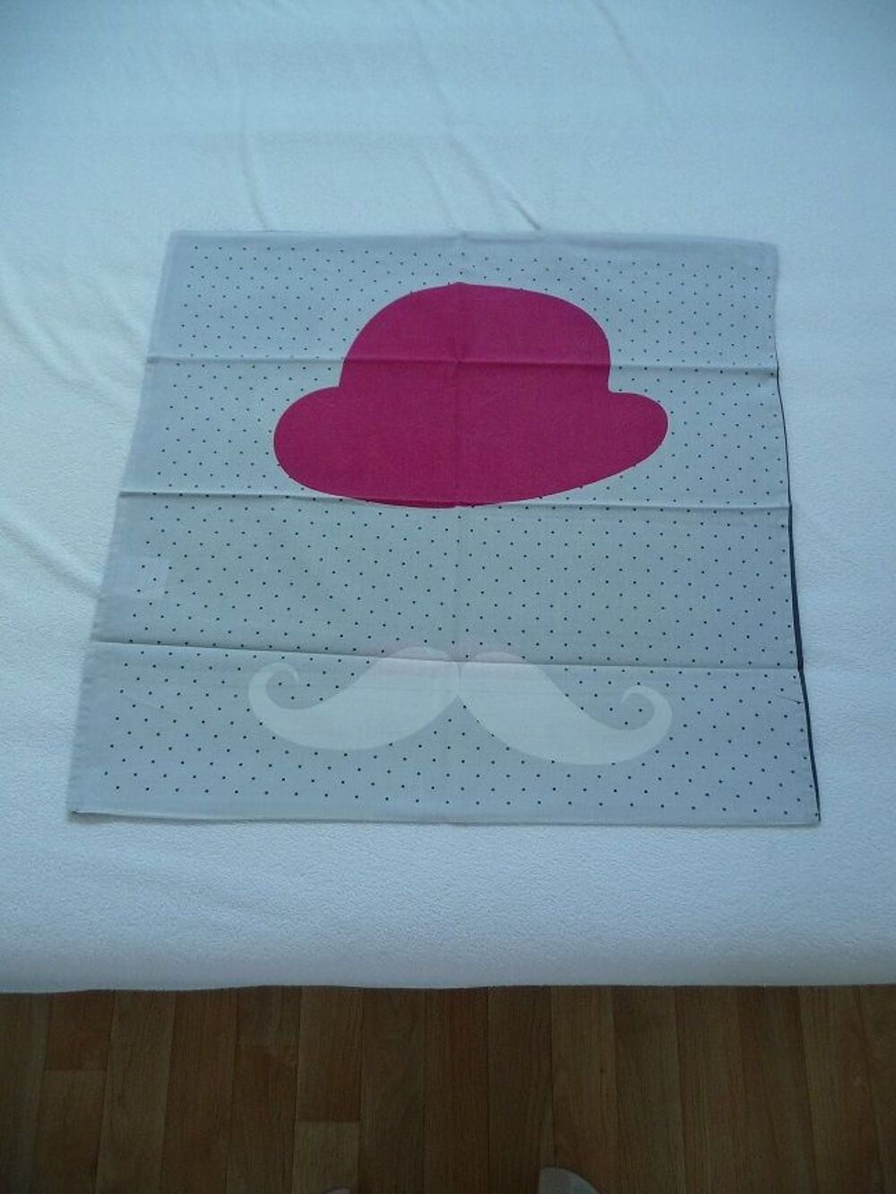 Housse de couette r&eacute;versible chapeaux &amp; moustaches + 1 taie Décoration