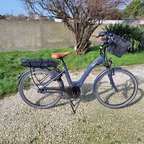 V�lo �lectrique femme  800 euros 800 Givrand (85)