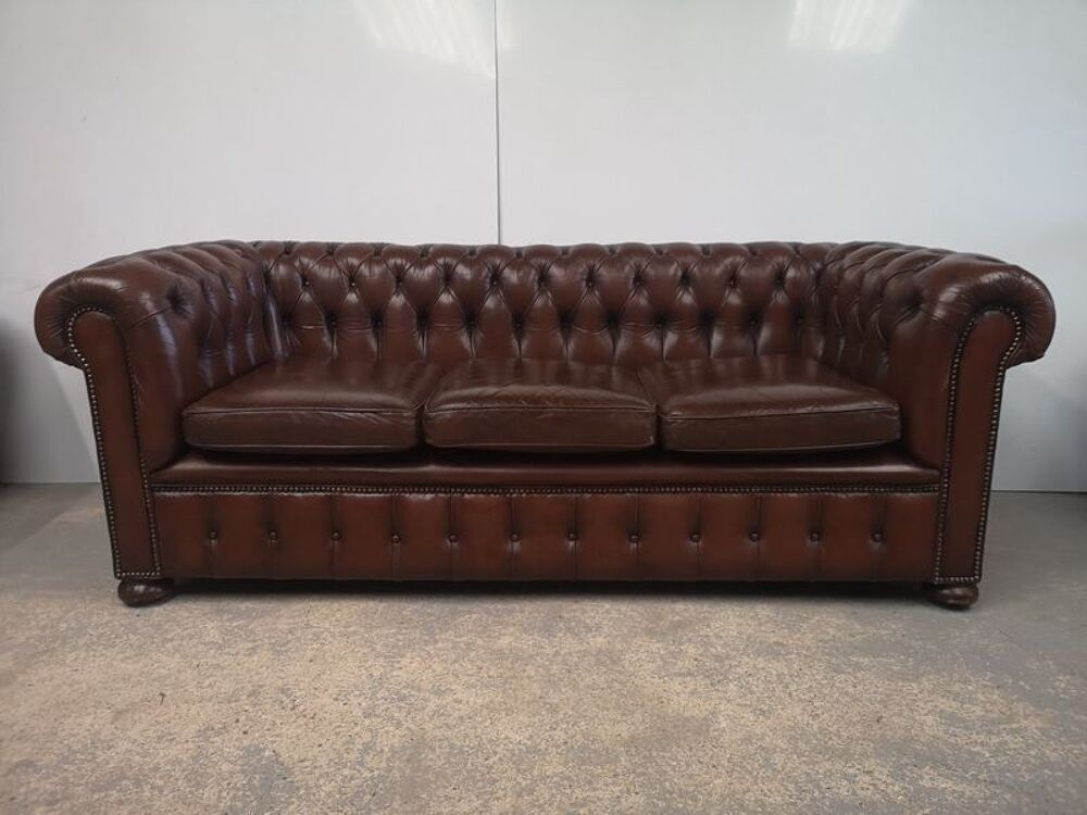 Canap&eacute; chesterfield cuir marron trois places vintage Meubles