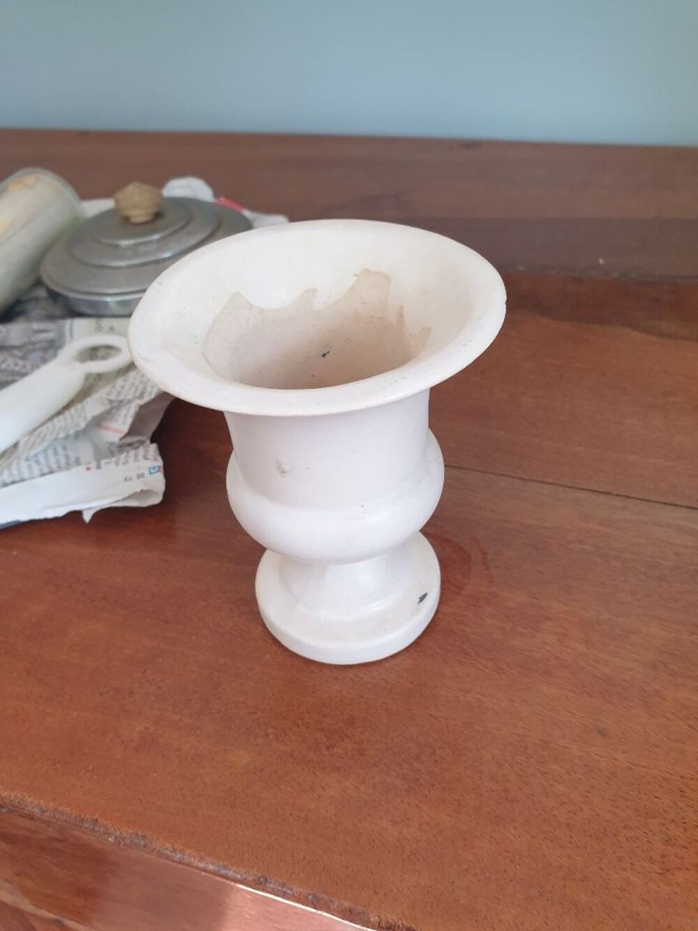 Petit pot, vase en alb&acirc;tre blanc
Décoration