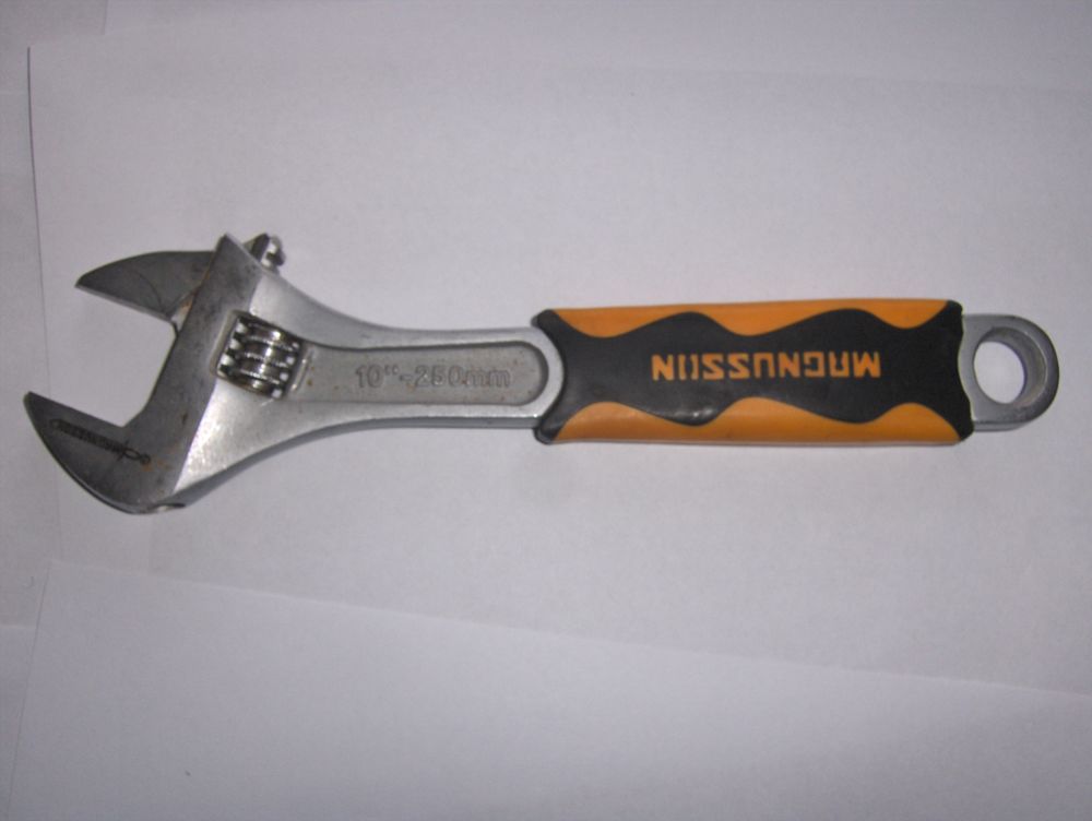 
1 clef &agrave; molette Magnusson 10 x 250 ---($$)
Bricolage