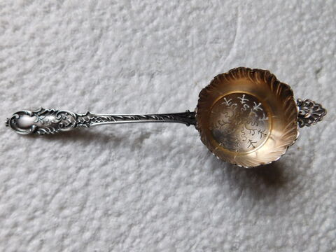 Soupoudreuse a sucre en argent pinon minerve. 35 Veyziat (01)