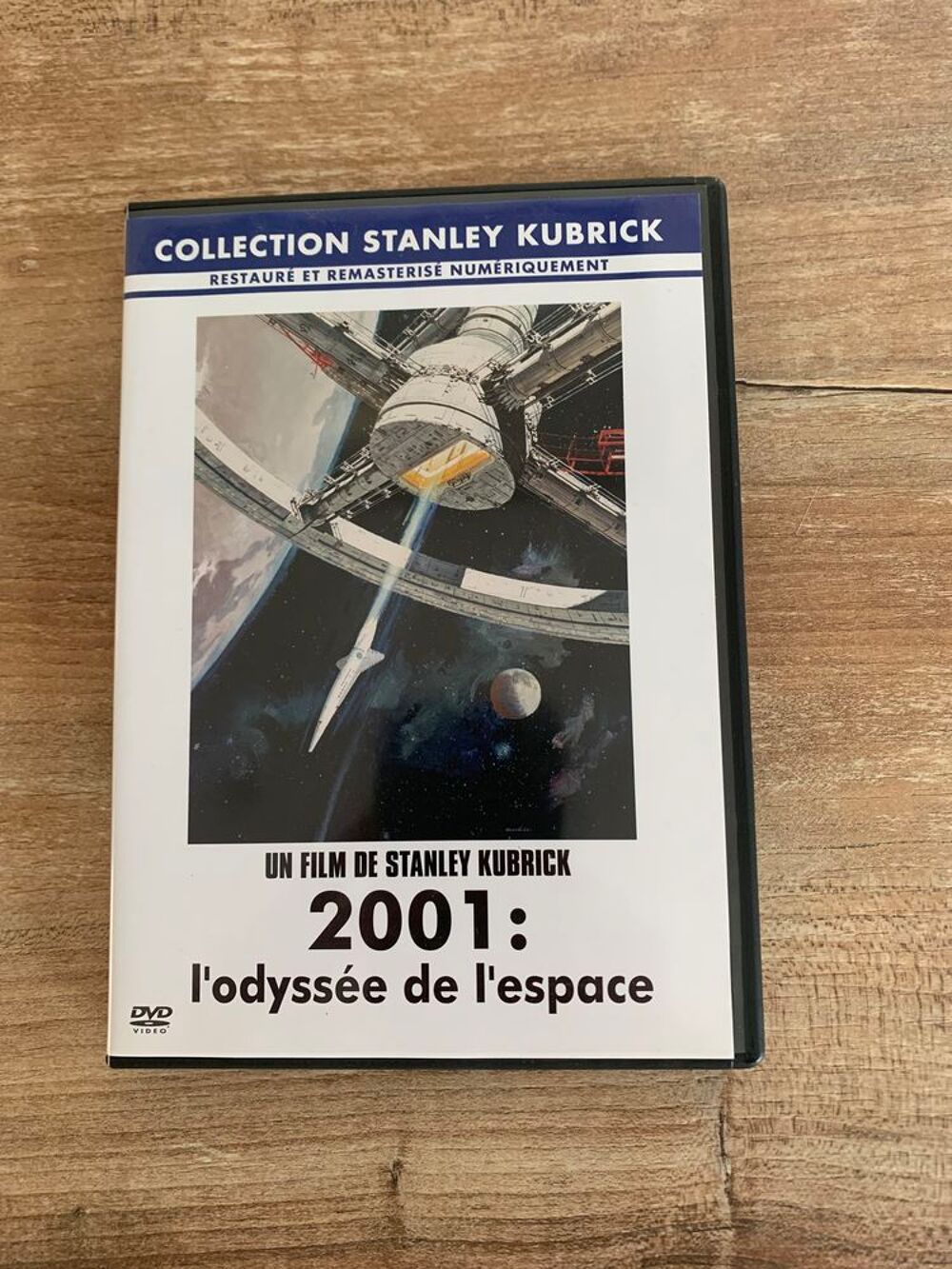 DVD " 2001 : L' odyss&eacute;e de l' espace " DVD et blu-ray