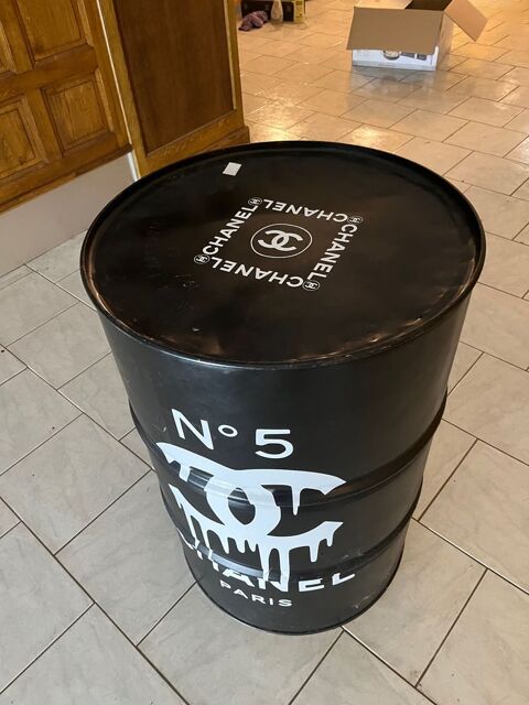 Bidon de d�coration
Voir photo, 75 Decazeville (12)