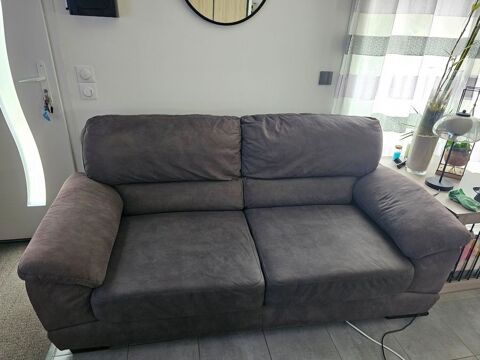 2 canap�s 3 places en tr�s bon �tat. 250 Saint-Gildas-de-Rhuys (56)