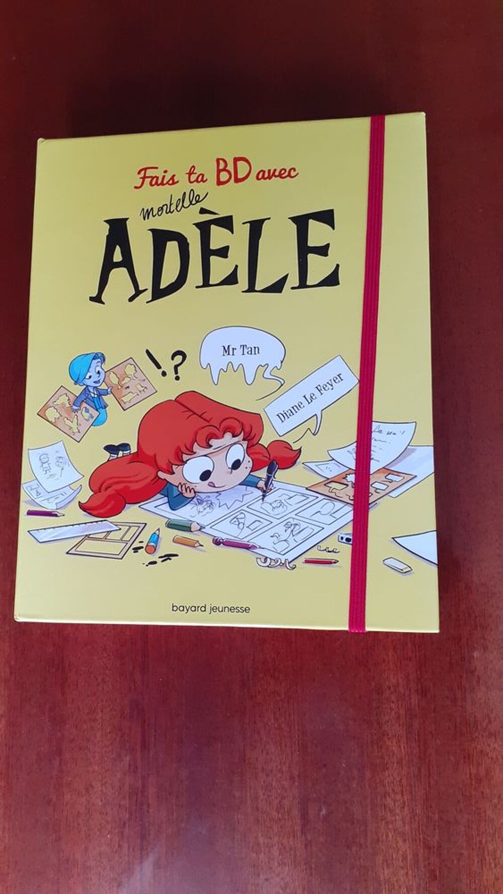 Fais ta BD avec Mortelle Ad&egrave;le Livres et BD