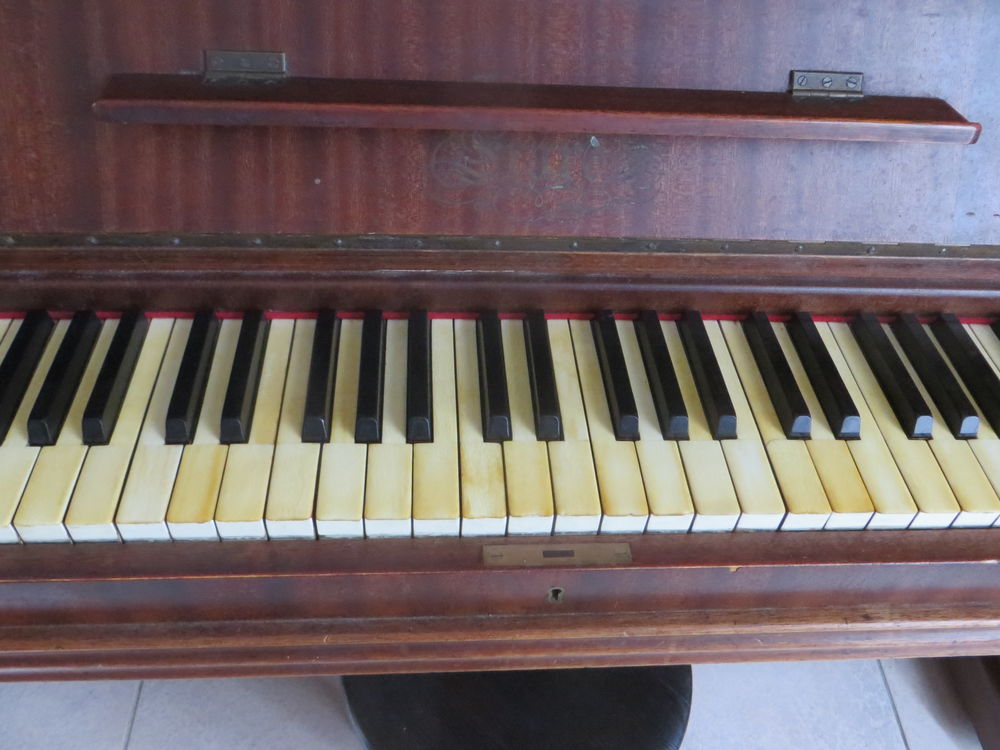 Piano droit Erard Instruments de musique