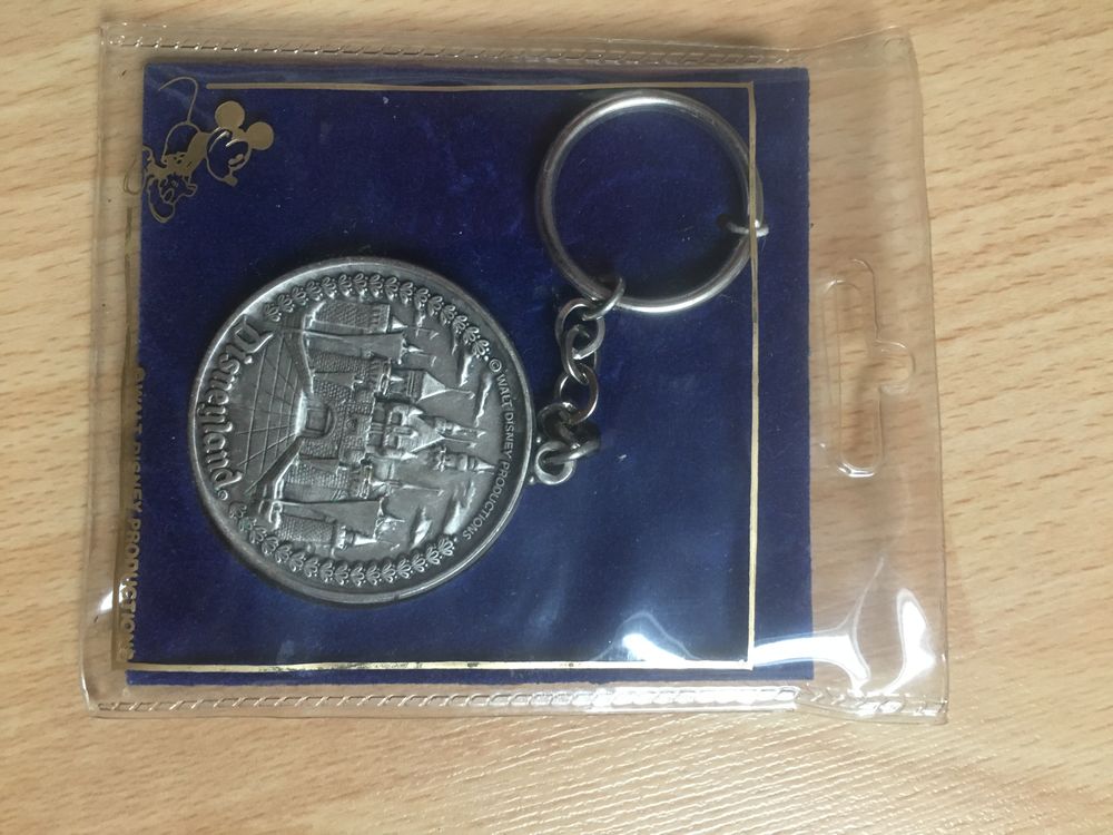 m&eacute;daille Disney : 2 pi&egrave;ces, 2 couleurs 