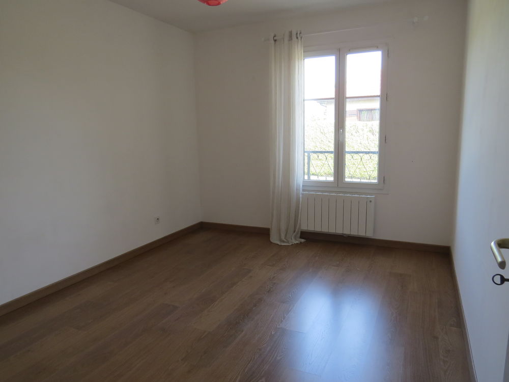 Location Appartement Appt. T4 79 m2 + garage 41 m2 Rosières Près Troyes Troyes