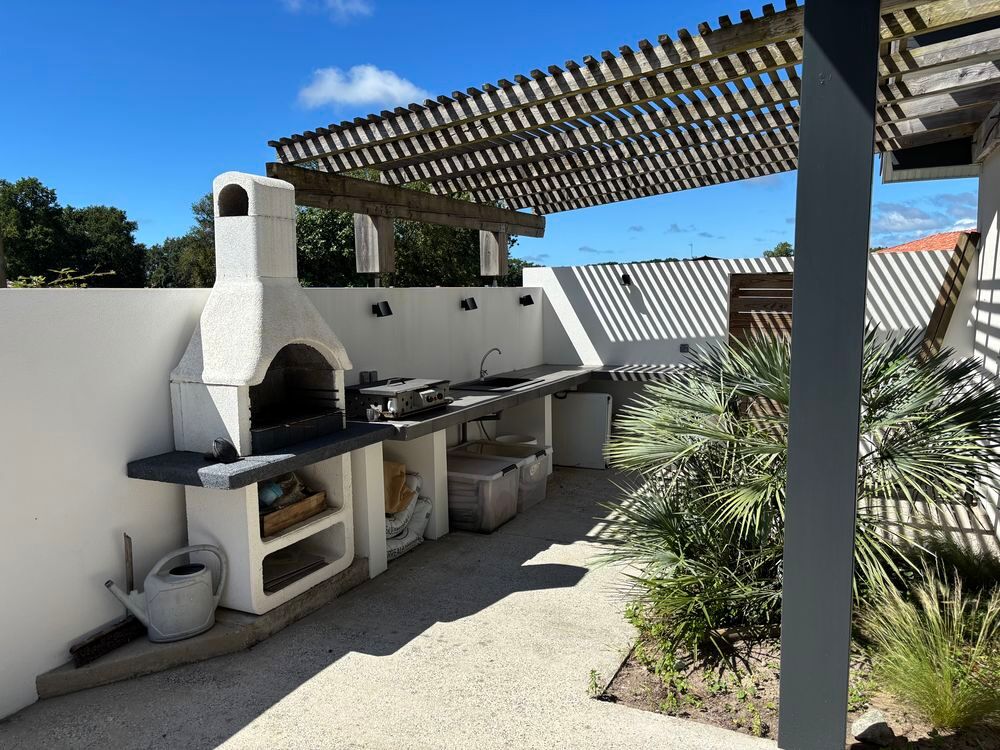 Vente Maison Villa récente de 140m2 avec piscine chauffée et couverte proche des plages Landaises Tosse