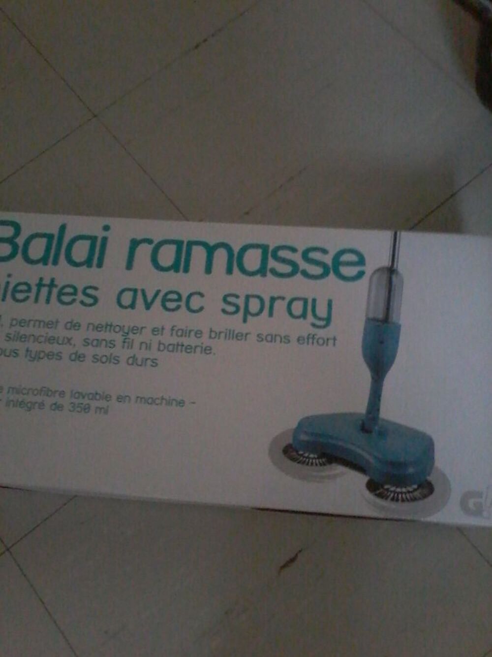 Balai deux en un poussi&egrave;re avec spray neuf emballages Electroménager