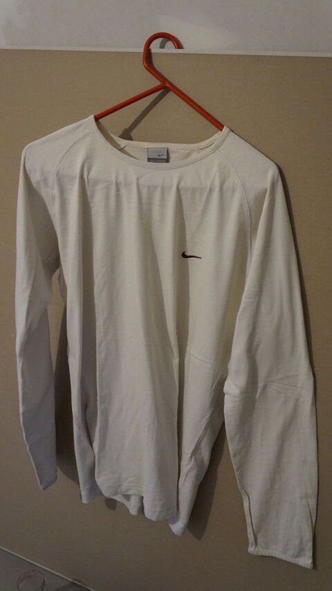 Tee-shirt  Nike   10 Saint-Sornin-la-Marche (87)