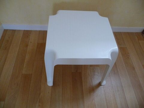 Table blanche carrée en plastique 10 Montigny-le-Bretonneux (78)